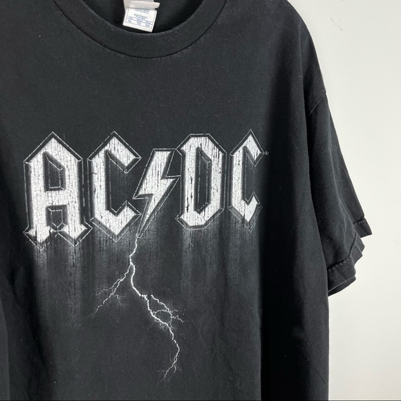 Vintage 2004 Black AC/DC Lightening Strike Logo Crewneck T-Shirt - Picture 2 of 5